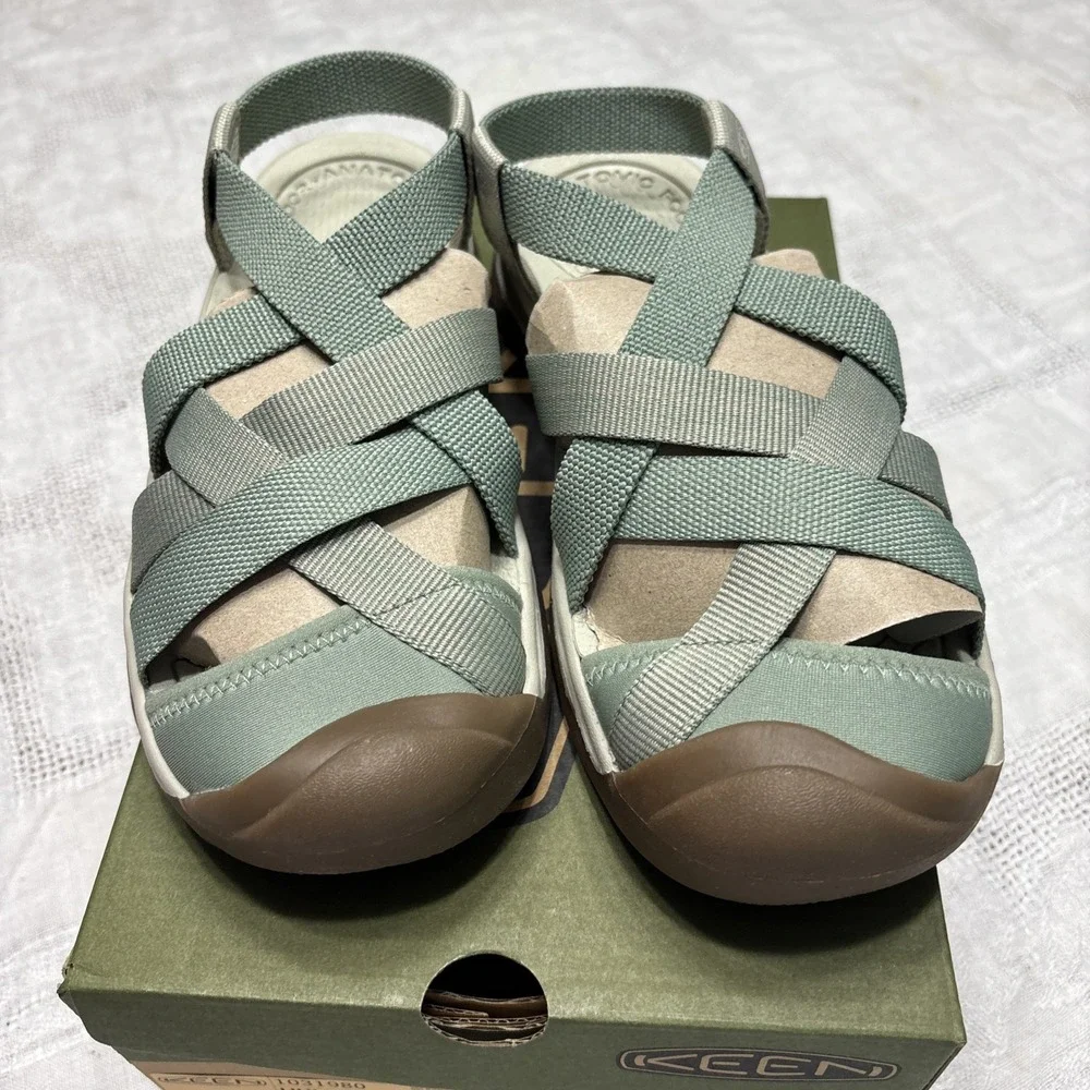New With Box Keen Women's Whisper Sandals Lily Pad/ Plaza Taupe Sz 6.5 102